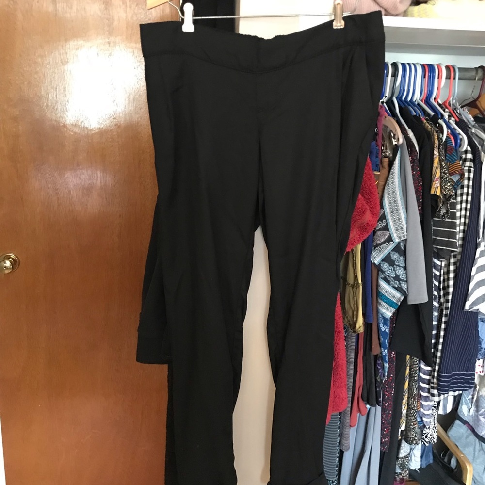 Chic flattering NWOT maternity pants